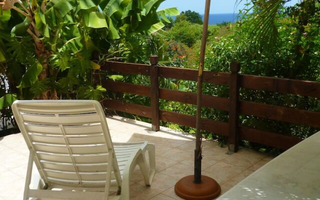 Studio in Marigot, With Wonderful sea View, Enclosed Garden and Wifi