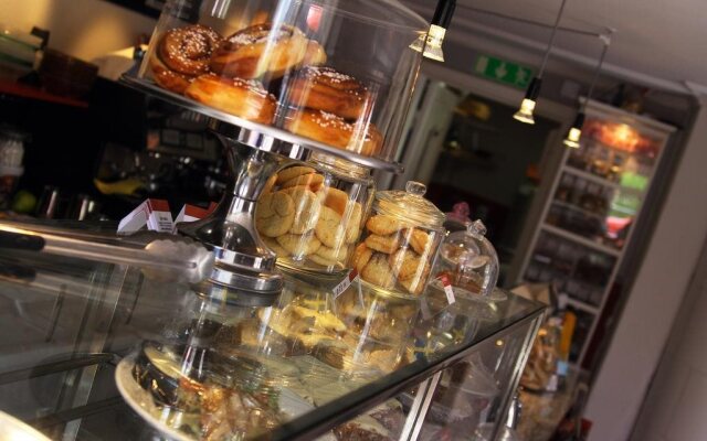 Cafe Sergel Bed & Breakfast