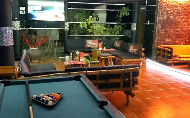 Micky Santoro Hotel & Restaurant