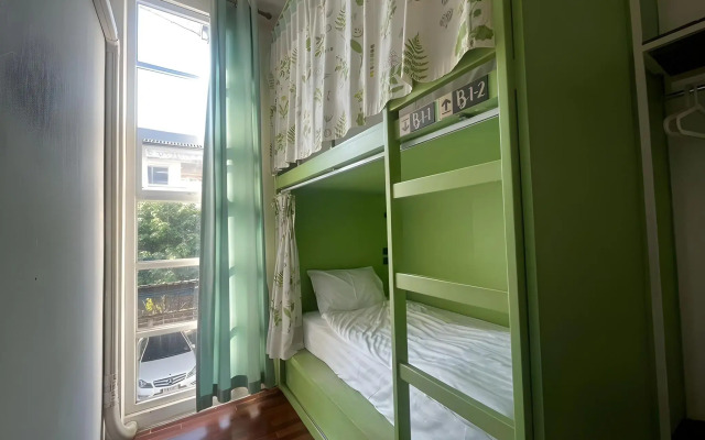 Memmoth Cafe & Hostel in Lampang