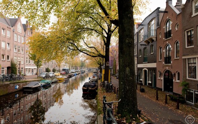 Lijnbaan Canal View Apartment