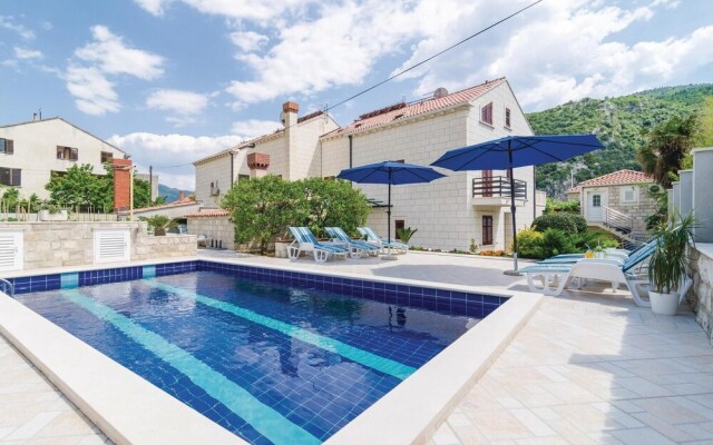 Nice Home in Mokosica With Wifi and 6 Bedrooms