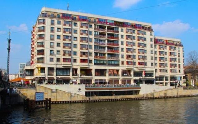 Riverside Royal Hotel