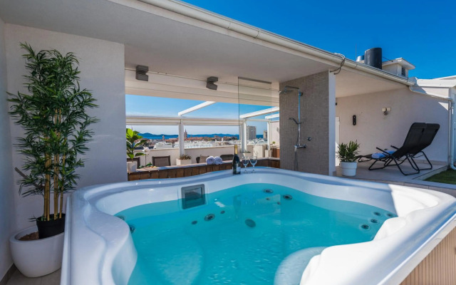 Penthouse with roof terrace