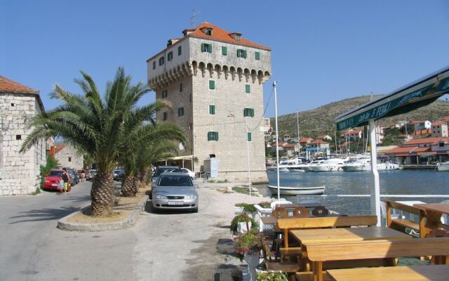 Apartments Jakov