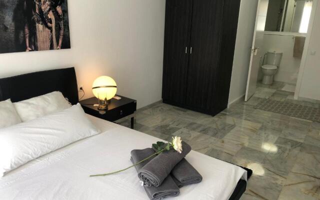 Little Paradise close to La Sala in Puerto Banus / quiet