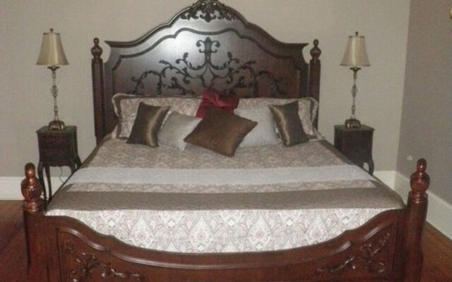 Butterfly Mansion Bed & Breakfast - No Pets Allowed