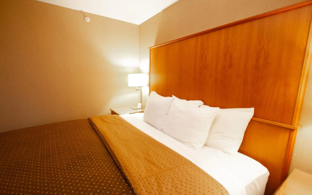 Mirabeau Park Hotel & Convention Center