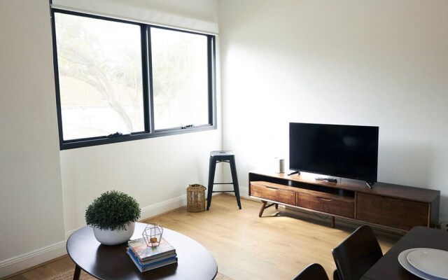 Relaxed 2 Bedroom Apartment Minutes From The Beach