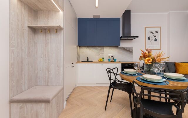 Kasprzaka Modern Apartment by Renters