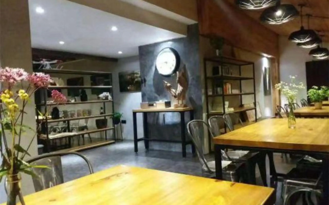 Yueguo Shanqiu Hostel