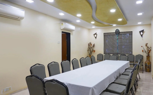 Premium Stays Near Fergusson College