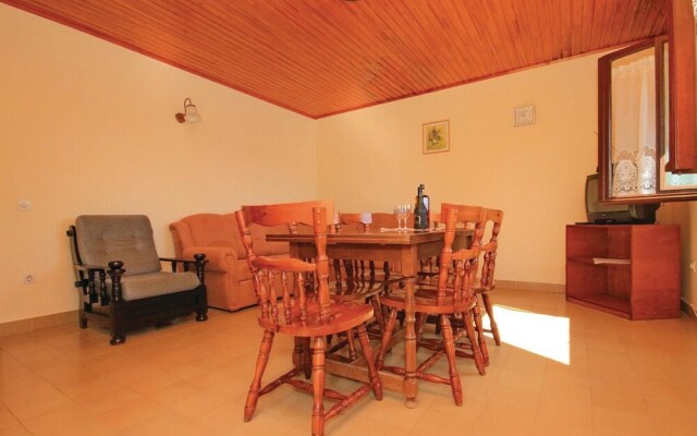 Amazing Home in Prizba With Wifi and 7 Bedrooms