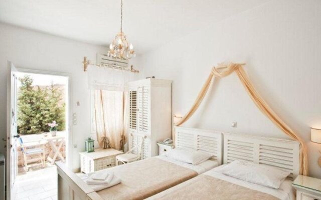 Kimolis Studios & Apartments