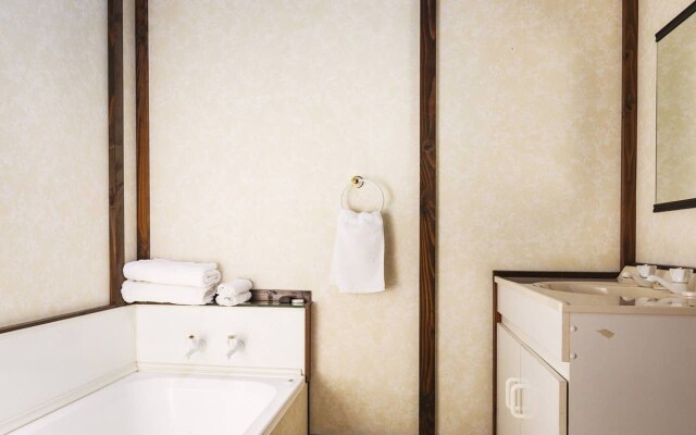 Middle Park Motel