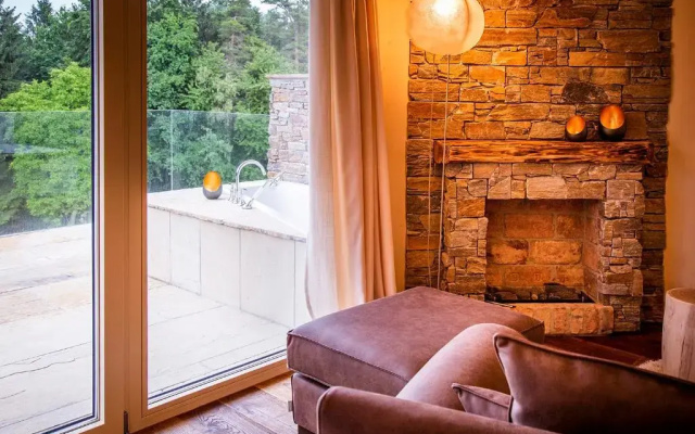 Golden Hill Country Chalets & Suites - Hotel in Wildon - Photo 4