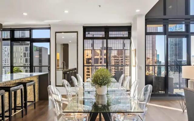 Penthouse Sophistication On Queen Street