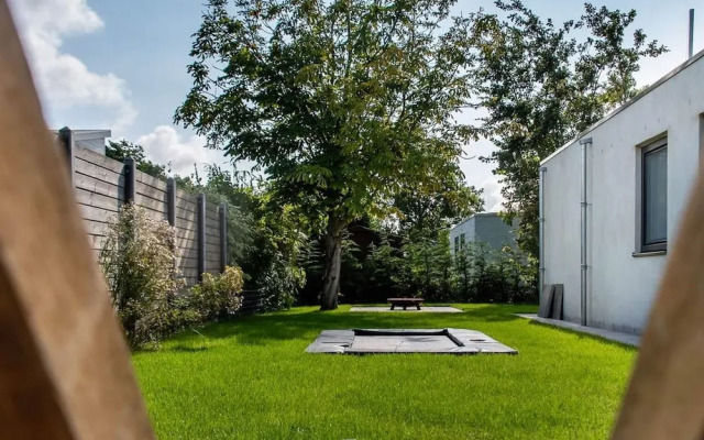 Magnificent Holiday Home on Lake Veere