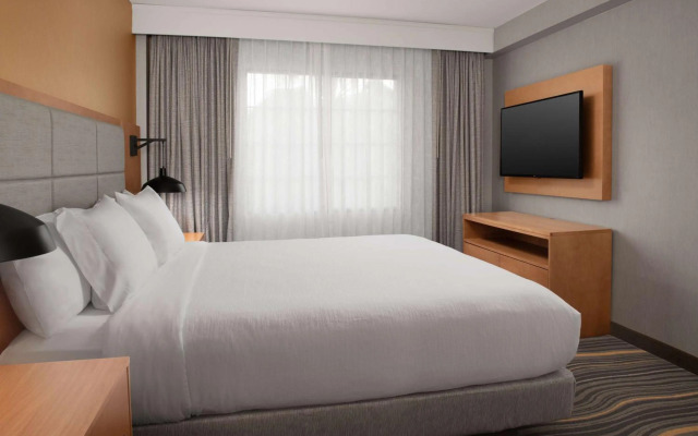 Embassy Suites La Quinta Hotel & Spa