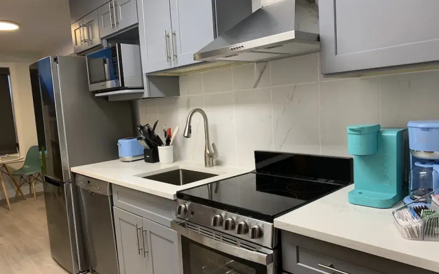 A Lovely Studio with Full Kitchen & AC