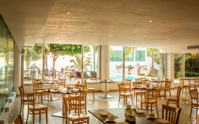 Le Reve by MIJ - Beachfront Hotel