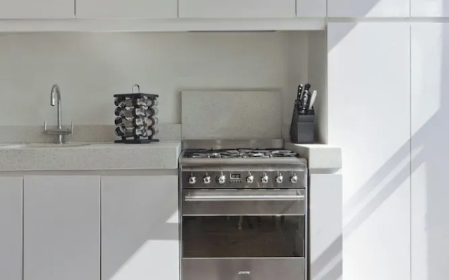 Bassett Road IV by Onefinestay