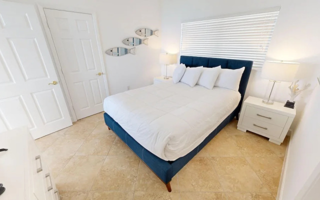 Oceania 807 3 Bedroom Condo by RedAwning