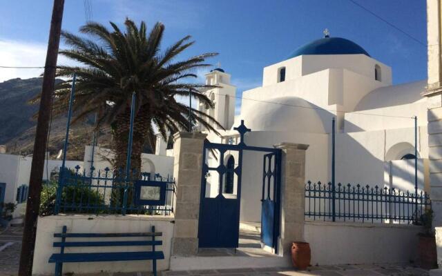 Serifos 1890 cliff house