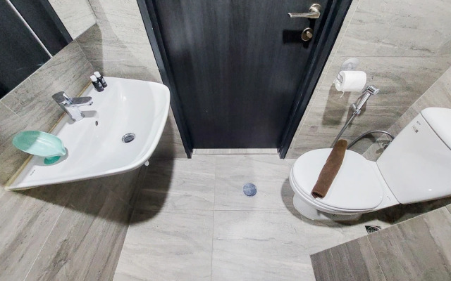 Good Deal And Homey Studio Collins Boulevard Apartment