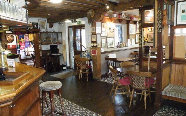 Twa Dogs Inn