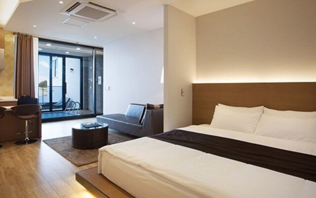 Yeosu Demare Pool Villa