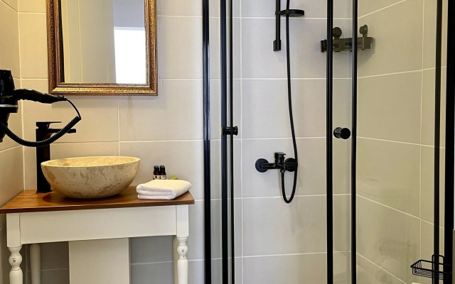 1870 Tas Konak Otel Sanat Sokagi