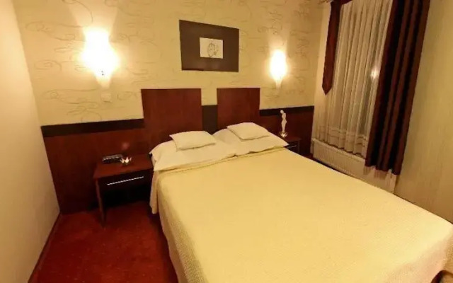 HOTEL KORONA - hotel klasy premium w rynku miasta Kluczbork