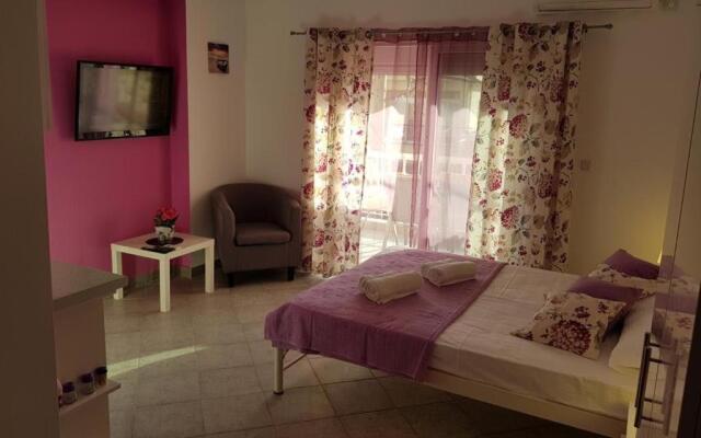Trapeza Apartment and Studio