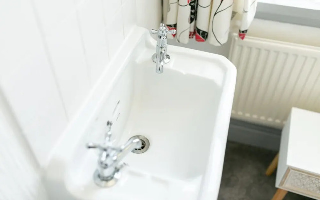 KVM - Sugar Way House