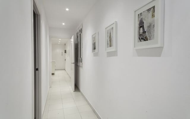 Blanc Apartment