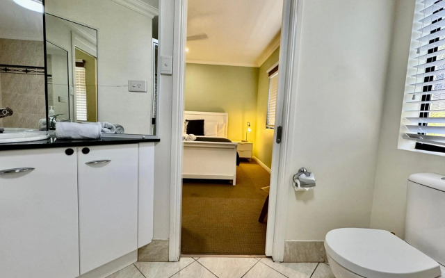 Lighthouse Apartments on The Strand - 2