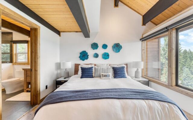 Lake View, Firepit, Game Room Remodeled Lake Tahoe Luxury Cabin by Avantstay