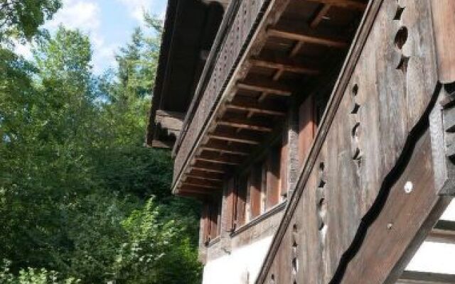 Tree-Tops, Chalet