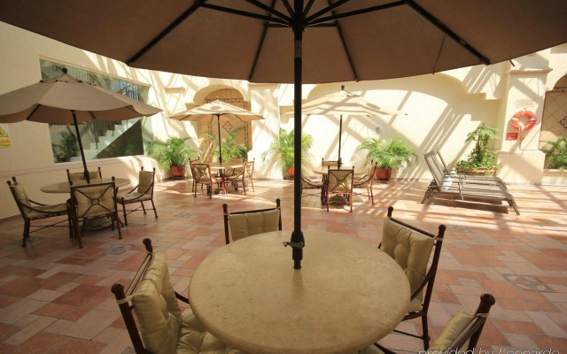 Holiday Inn Convention Center by IHG