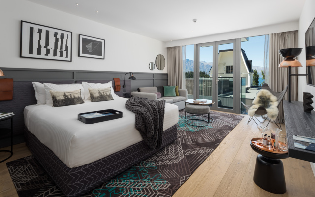QT Queenstown – Guest Rooms – Queenstown