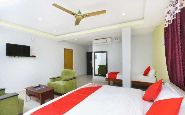 OYO 12765 Hotel Golden Rooms