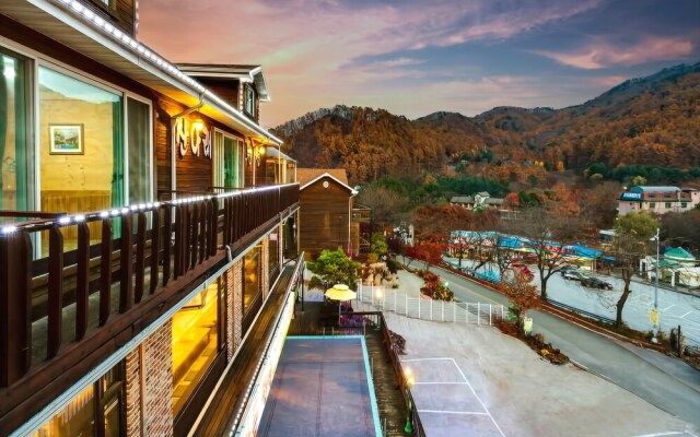 Gapyeong Under Mountain Pension