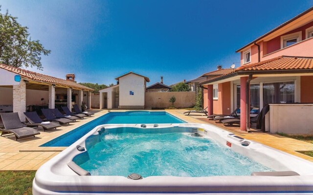 Beautiful Home in Pula With Wifi and 7 Bedrooms