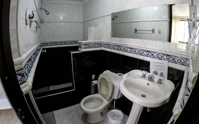 Wonderland Hostel By GB Collection