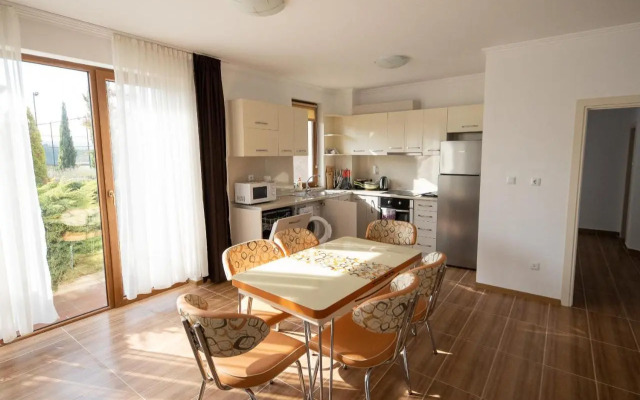 Villas in Complex Trakiyskiy Bryag