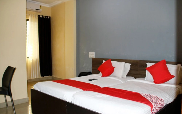 OYO 23423 Hotel Malabar Palace