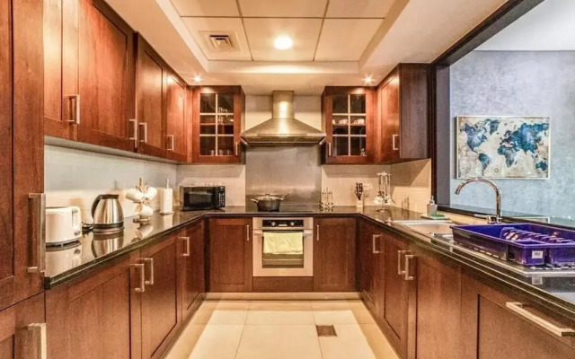 Bellavista - Spacious -1BR & Extra Room