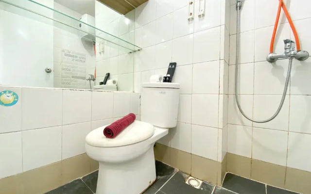 Cozy And Comfy Studio At Bassura City Apartment