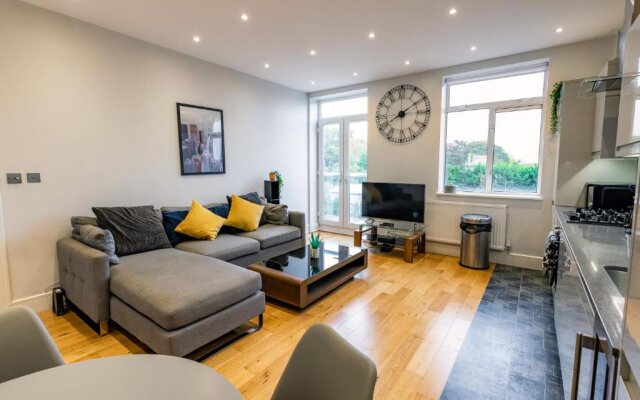 Thorpe Road 1 Bed Apartment with Parking